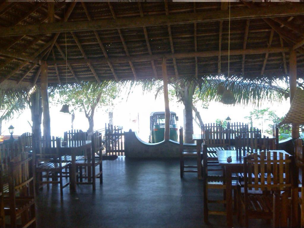 Fishermens Lodge & Restaurant Ranna Exterior photo